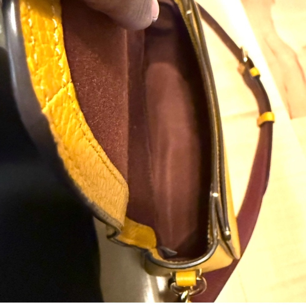 Coach Yellow Leather Horse & Carriage Saddlebag Excellent Condition 8”x6”x3” - Picture 7 of 9